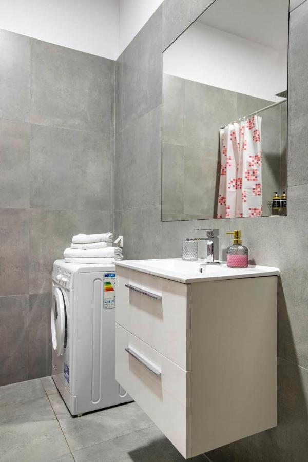 Discover Krakow Apartments - 5 Borowickiej St - Studio Next To Opera And Unity Centre Kraków Exteriör bild